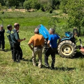 Herido tras caer por un barranco con su tractor en Sancedo