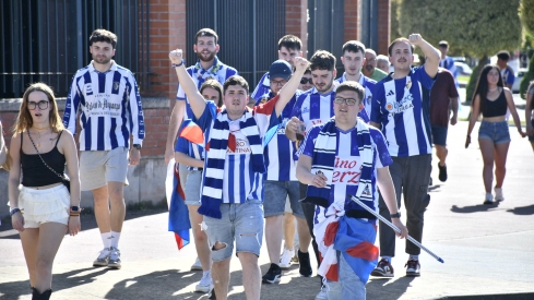 La afición de la Ponferradina en el pabellón en El Toraín La afición de la Ponferradina en el pabellón en El Toraín