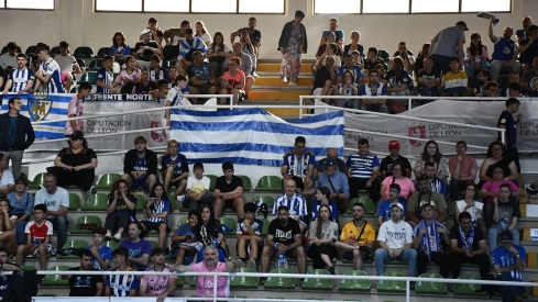 La afición de la Ponferradina en el pabellón en El Toraín La afición de la Ponferradina en el pabellón en El Toraín