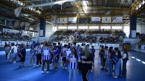 La afición de la Ponferradina en el pabellón en El Toraín La afición de la Ponferradina en el pabellón en El Toraín
