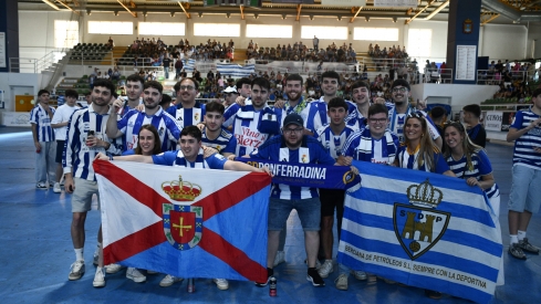 La afición de la Ponferradina en el pabellón en El Toraín La afición de la Ponferradina en el pabellón en El Toraín