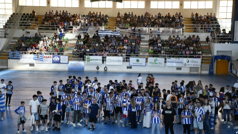 La afición de la Ponferradina en el pabellón en El Toraín La afición de la Ponferradina en el pabellón en El Toraín