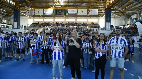 La afición de la Ponferradina en el pabellón en El Toraín La afición de la Ponferradina en el pabellón en El Toraín