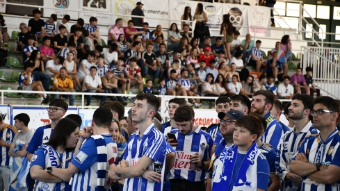 La afición de la Ponferradina en el pabellón en El Toraín La afición de la Ponferradina en el pabellón en El Toraín