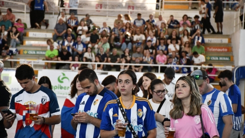 La afición de la Ponferradina en el pabellón en El Toraín La afición de la Ponferradina en el pabellón en El Toraín