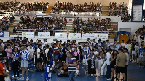 La afición de la Ponferradina en el pabellón en El Toraín La afición de la Ponferradina en el pabellón en El Toraín