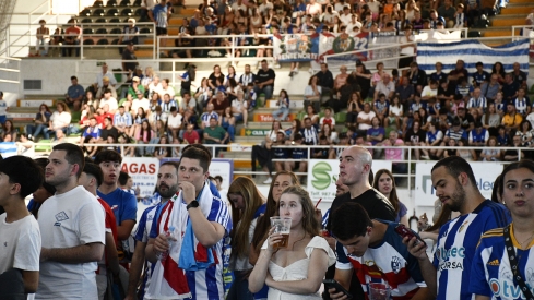 La afición de la Ponferradina en el pabellón en El Toraín La afición de la Ponferradina en el pabellón en El Toraín