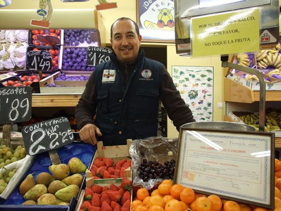 Roberto Pregigueiro pone en marcha en 1986 la primera frutería de Ponferrada