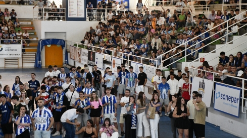 La afición de la Ponferradina en el pabellón en El Toraín La afición de la Ponferradina en el pabellón en El Toraín
