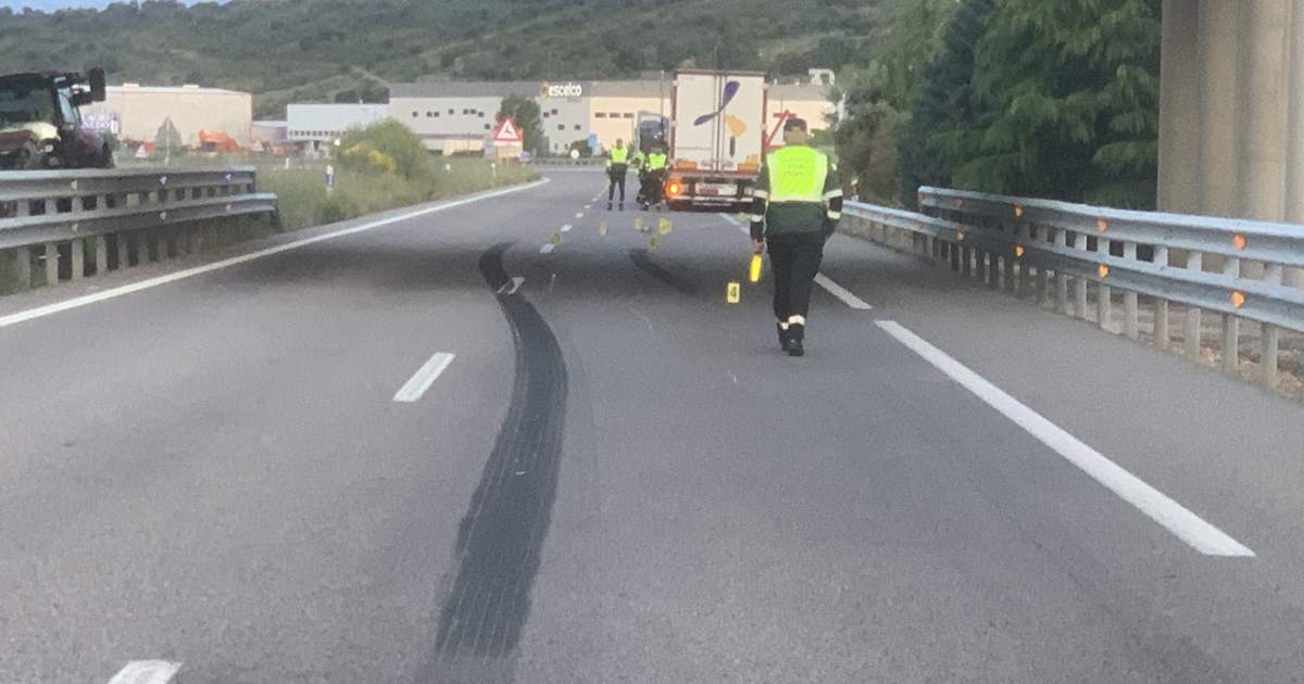 Fallece un joven de 26 años atropellado por un camión en la A-6 a la ...