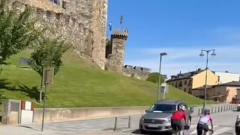 'Perico' Delgado recorre en bicicleta el Bierzo como aperitivo a La Vuelta a España 2025 | Fuente: Pedro Delgado en sus redes sociales 