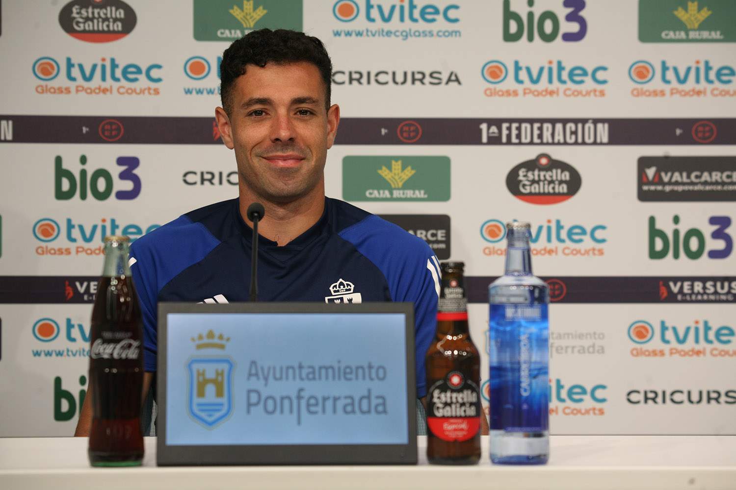 Alvaro Bustos en rueda de prensa