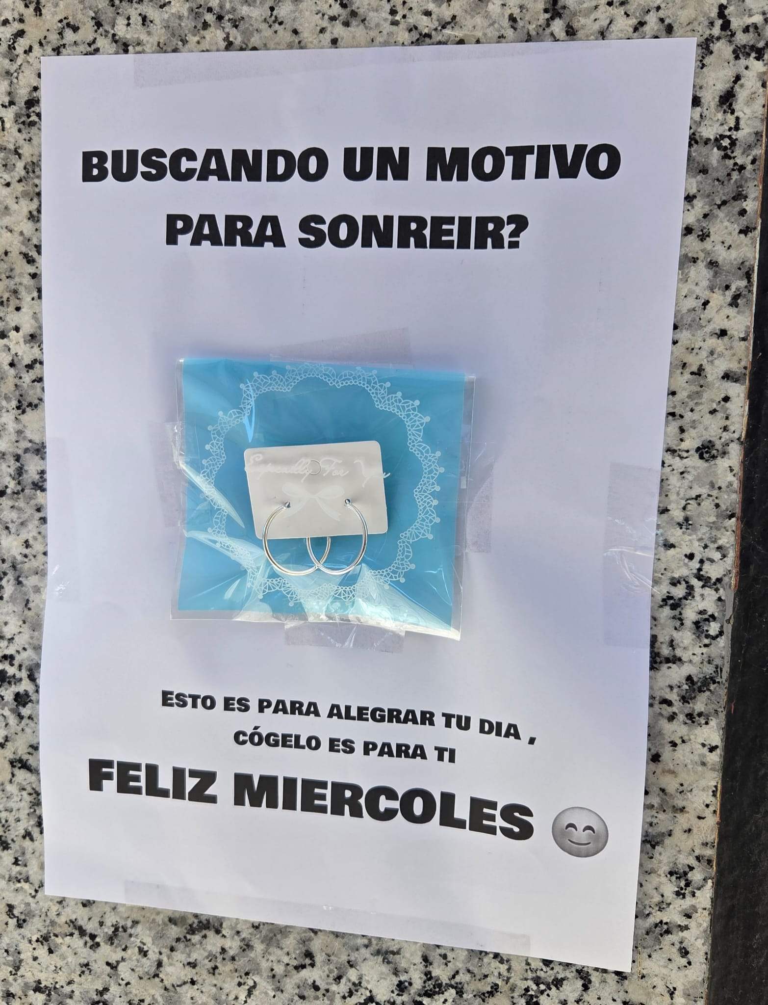 Regalos en las calles de Flores del Sil Regalos en las calles de Flores del Sil