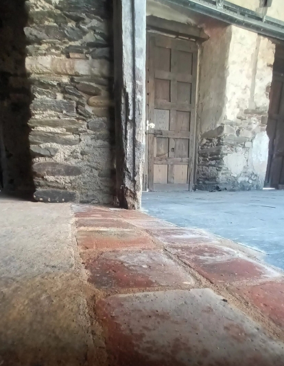 El Jardín Romántico de Villafranca del Bierzo recupera parte del suelo original de la Casa Gil