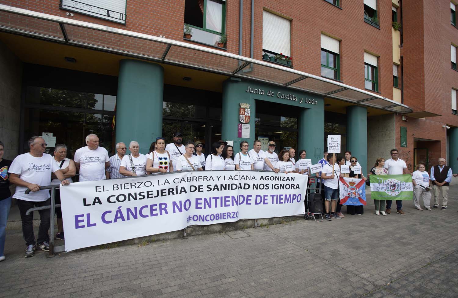 César Sánchez ICAL. Concentración de a plataforma Oncobierzo frente a la sede de la Junta en Ponferrada (7) César Sánchez ICAL. Concentración de a plataforma Oncobierzo frente a la sede de la Junta en Ponferrada (7)
