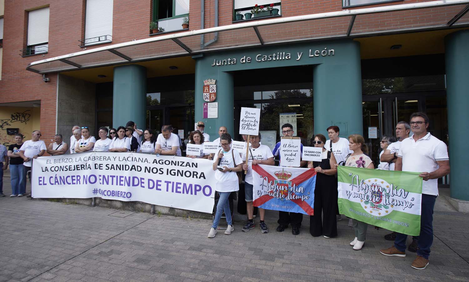 César Sánchez ICAL. Concentración de a plataforma Oncobierzo frente a la sede de la Junta en Ponferrada (6) César Sánchez ICAL. Concentración de a plataforma Oncobierzo frente a la sede de la Junta en Ponferrada (6)