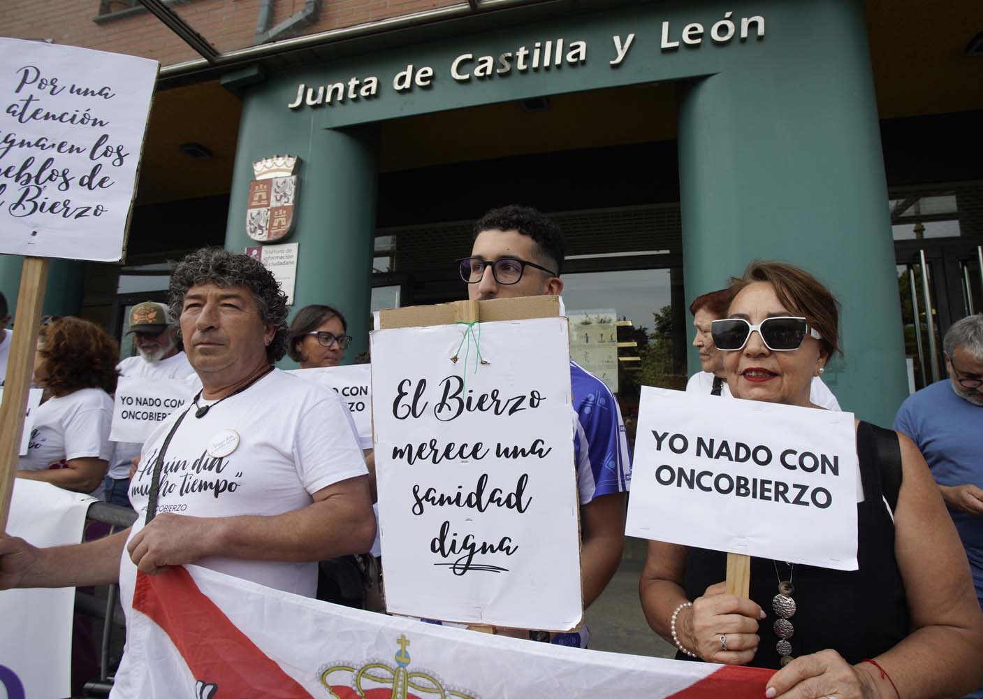 César Sánchez ICAL. Concentración de a plataforma Oncobierzo frente a la sede de la Junta en Ponferrada (5) César Sánchez ICAL. Concentración de a plataforma Oncobierzo frente a la sede de la Junta en Ponferrada (5)
