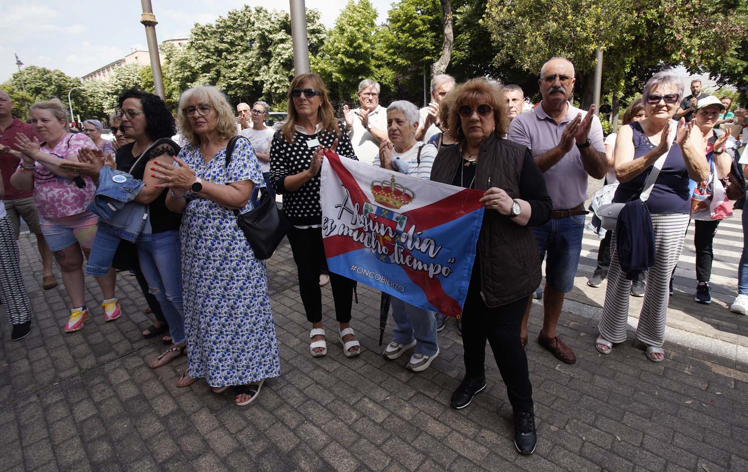 César Sánchez ICAL. Concentración de a plataforma Oncobierzo frente a la sede de la Junta en Ponferrada (3) César Sánchez ICAL. Concentración de a plataforma Oncobierzo frente a la sede de la Junta en Ponferrada (3)