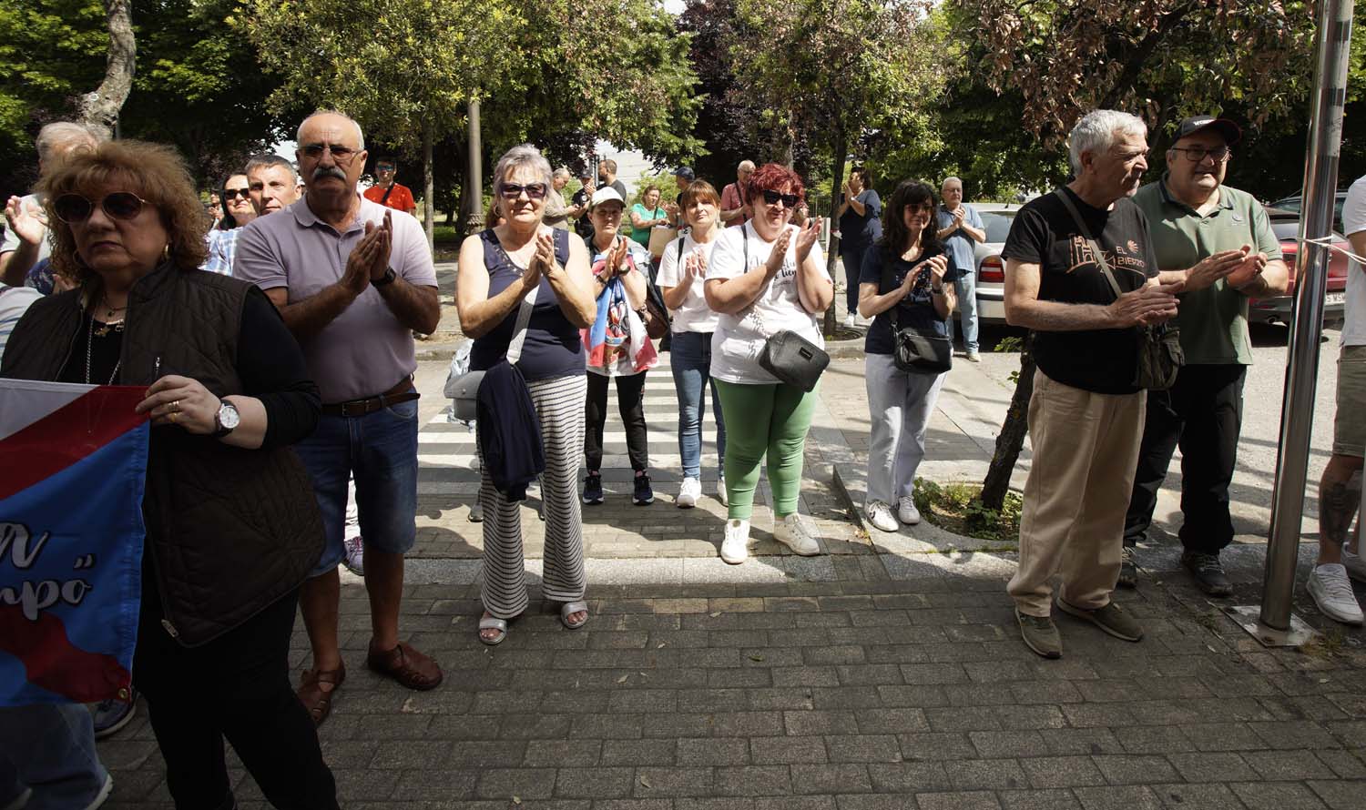 César Sánchez ICAL. Concentración de a plataforma Oncobierzo frente a la sede de la Junta en Ponferrada (2) César Sánchez ICAL. Concentración de a plataforma Oncobierzo frente a la sede de la Junta en Ponferrada (2)