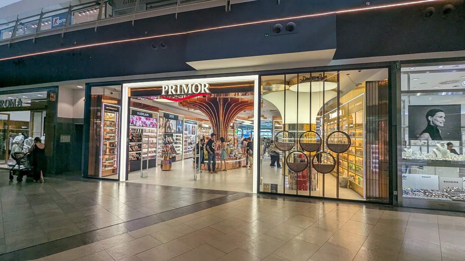 Primor abre sus puertas en el Rosal de Ponferrada como una de las aperturas más esperadas