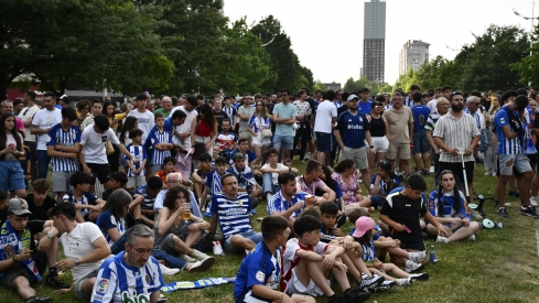 Pantalla en La Rosaleda para animar a la Ponferradina (44)