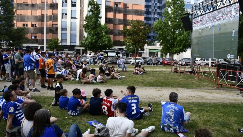 Pantalla en La Rosaleda para animar a la Ponferradina (46)