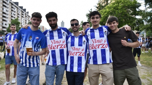 Pantalla en La Rosaleda para animar a la Ponferradina (49)