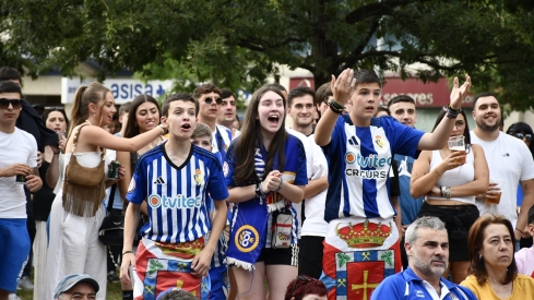 Pantalla en La Rosaleda para animar a la Ponferradina (69)
