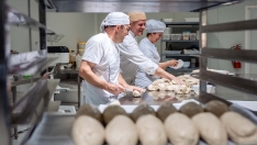 Concha Ortega ICAL. Obrador de la panadería artesana sin gluten 'Massa Mater' en Agreda (Soria)