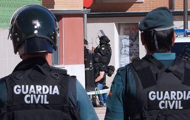 El presunto asesino de un var�n Santovenia de Pisuerga (Valladolid) se atrinchera en su domicilio con un reh�
