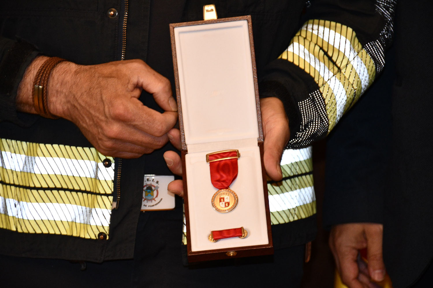 Entrega de Medalla Oro a Bomberos de Ponferrada por participación en la DANA (1)