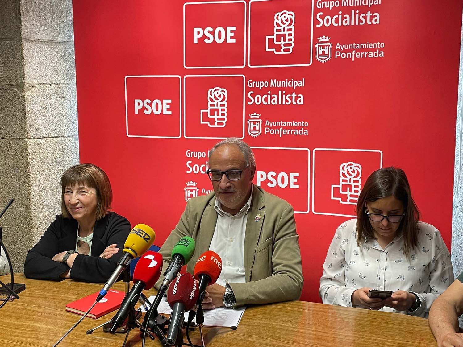 El PSOE de Ponferrada solicita un pleno extraordinario para evitar el aumento de tasas en el Mercado de Abastos