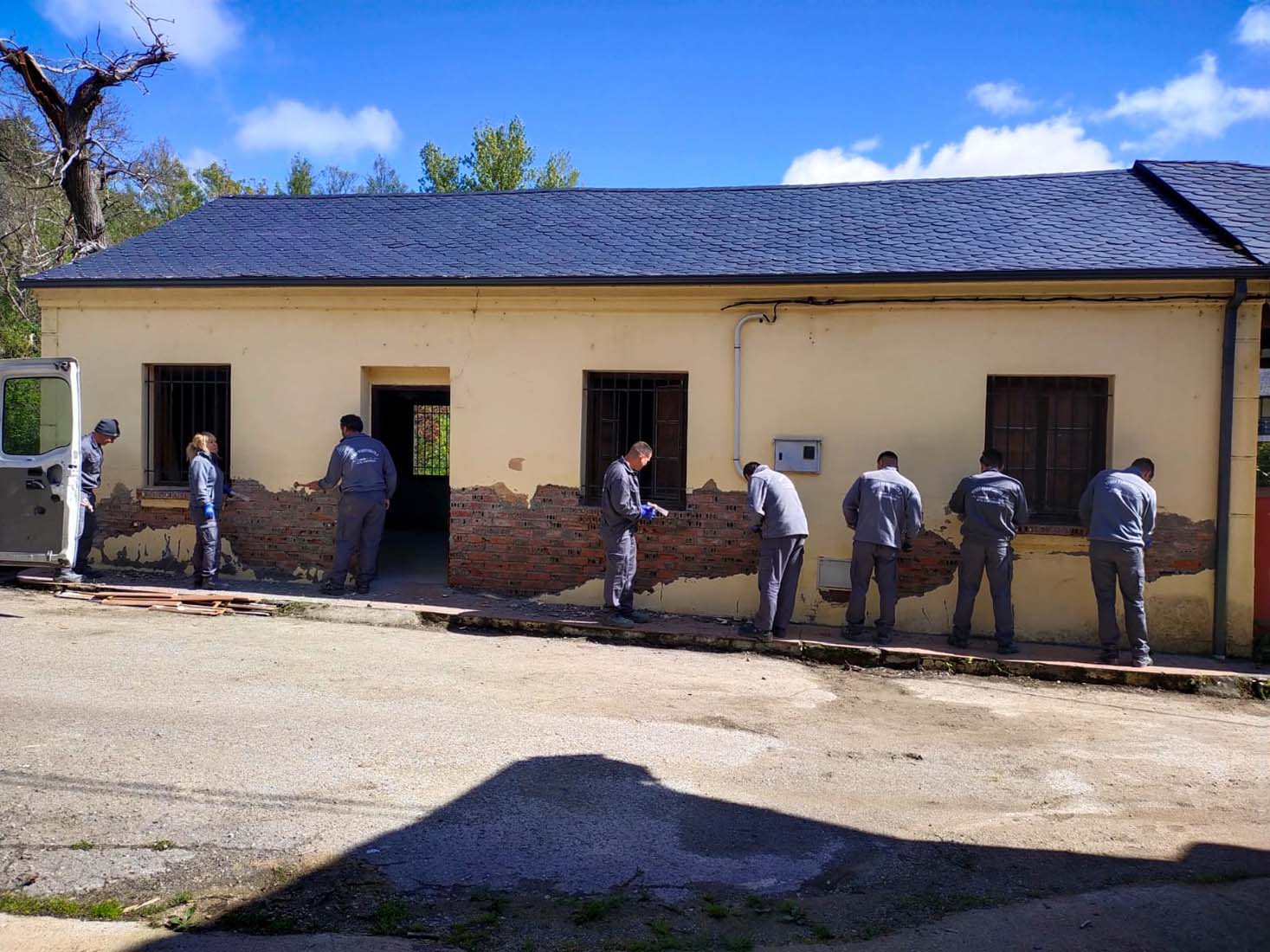Trabajos de rehabilitación de las antiguas escuelas de Valdefrancos