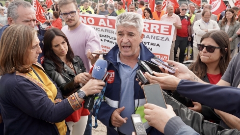 Concentración de los trabajadores de Azucarera en La Bañeza (León) (2)