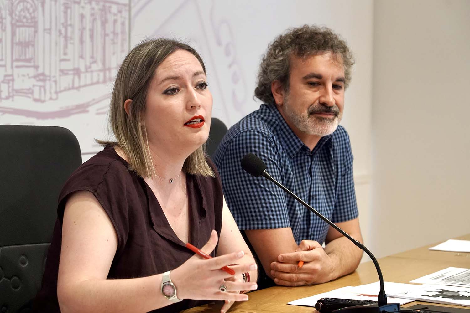 Campillo ICAL. La concejala de Fiestas, Camino Orejas, y el técnico municipal, Óskar Álvarez, presentan la programación de las fiestas de San Juan y San Pedro 2025 . Campillo ICAL. La concejala de Fiestas, Camino Orejas, y el técnico municipal, Óskar Álvarez, presentan la programación de las fiestas de San Juan y San Pedro 2025 .