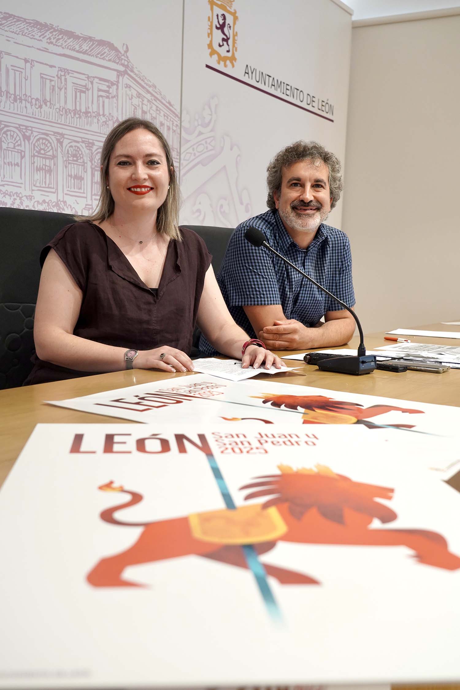 Campillo ICAL. La concejala de Fiestas, Camino Orejas, y el técnico municipal, Óskar Álvarez, presentan la programación de las fiestas de San Juan y San Pedro 2025 Campillo ICAL. La concejala de Fiestas, Camino Orejas, y el técnico municipal, Óskar Álvarez, presentan la programación de las fiestas de San Juan y San Pedro 2025