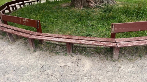 El PP de Bembibre denuncia el abandono de los parques infantiles y los espacios públicos