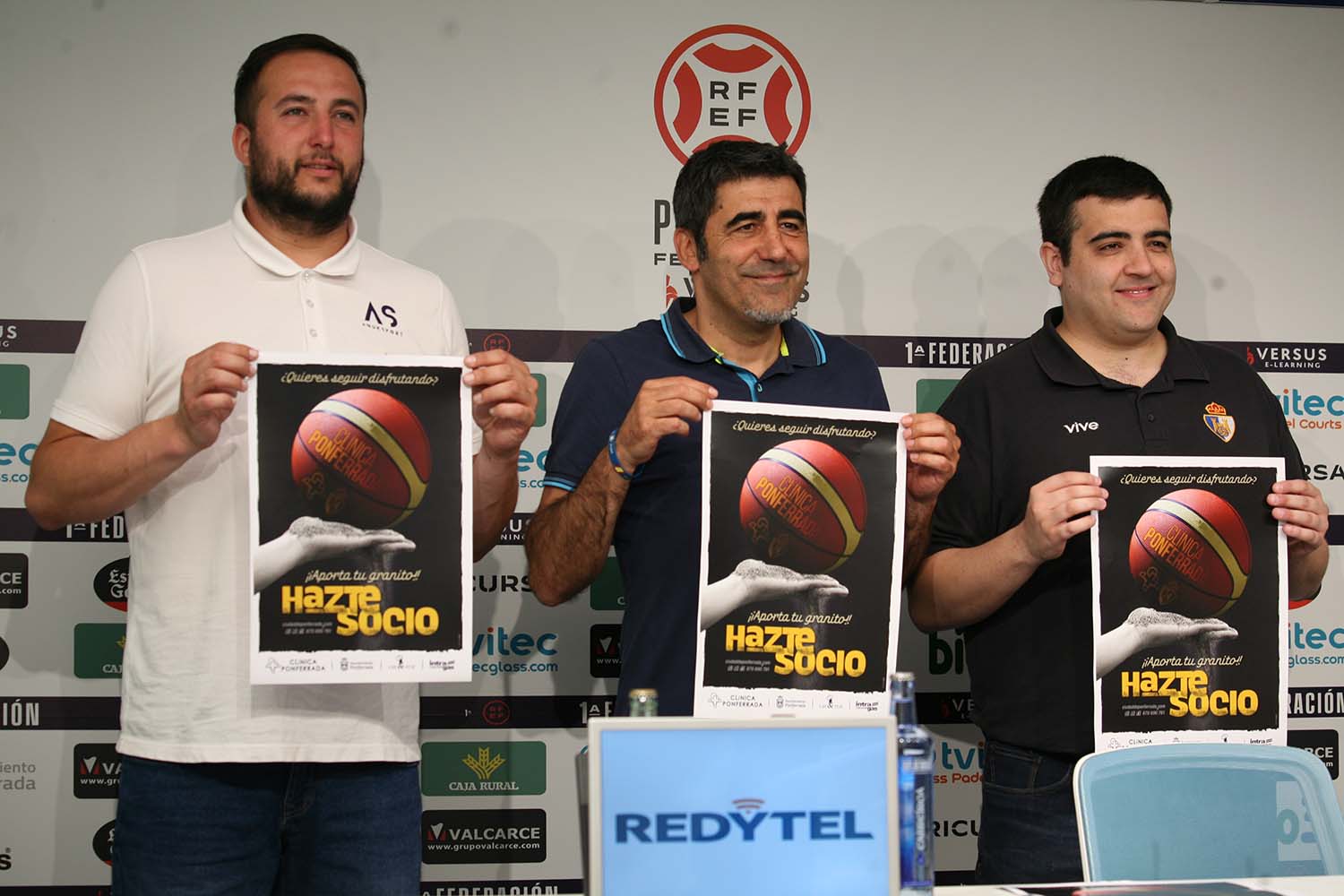 El presidente del baloncesto SDP, Óscar García, el entrenador, Oriol Pozo, y el director deportivo del Cdp, 'Tore'. El presidente del baloncesto SDP, Óscar García, el entrenador, Oriol Pozo, y el director deportivo del Cdp, 'Tore'.