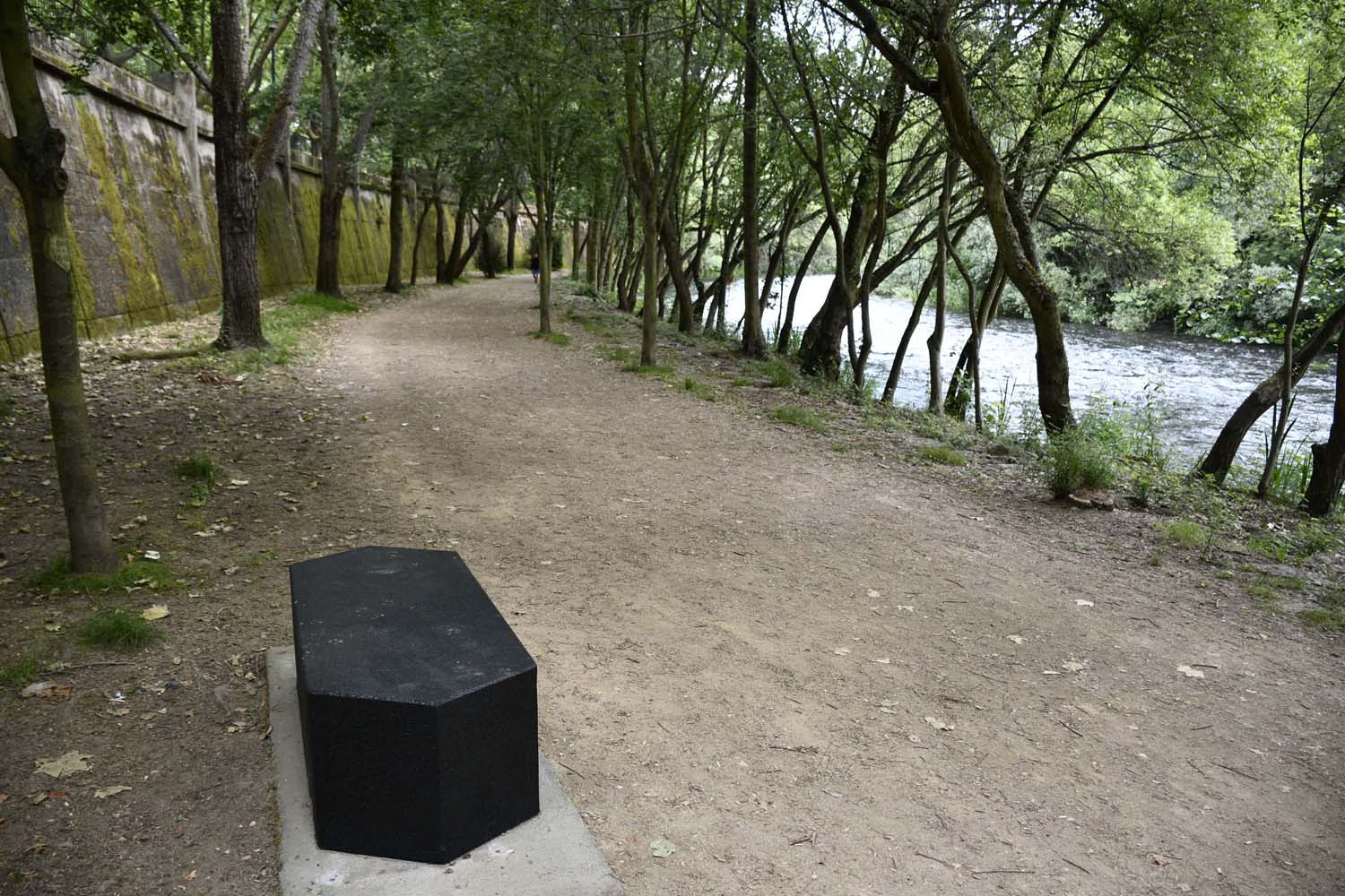 Bancos del paseo del Sil de Ponferrada Bancos del paseo del Sil de Ponferrada