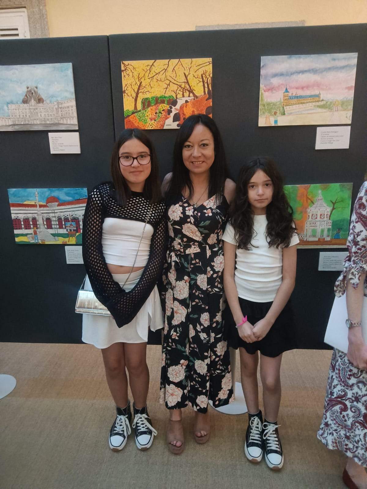 Kimera García del Río recibiendo el diploma de mano de la Infanta Elena 