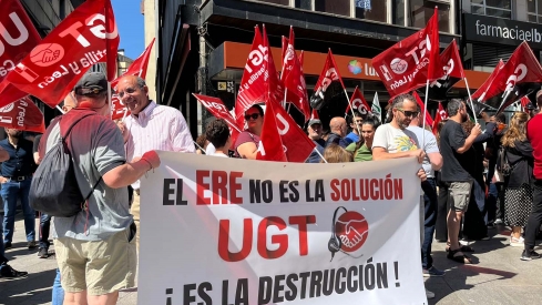 Concentración de CGT por el ERE de Teleperformance en Ponferrada 