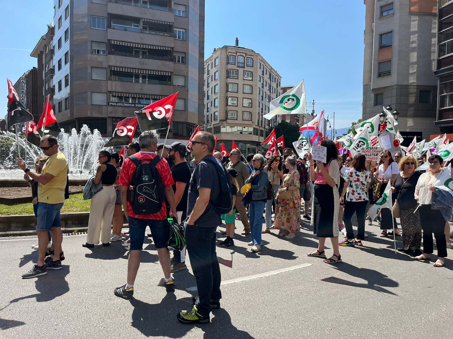 Concentración de CGT por el ERE de Teleperformance en Ponferrada 