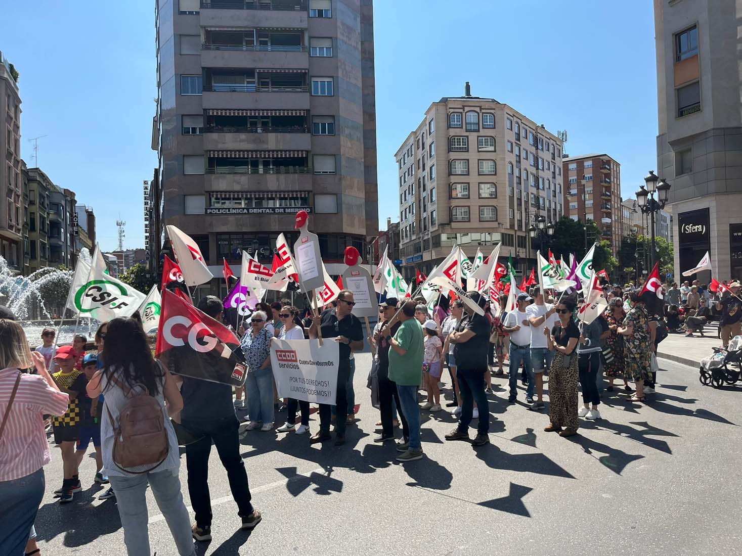 Concentración de CGT por el ERE de Teleperformance en Ponferrada 