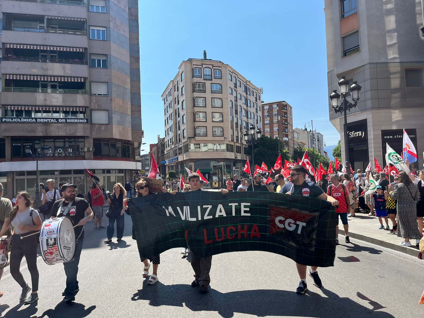 Concentración de CGT por el ERE de Teleperformance en Ponferrada