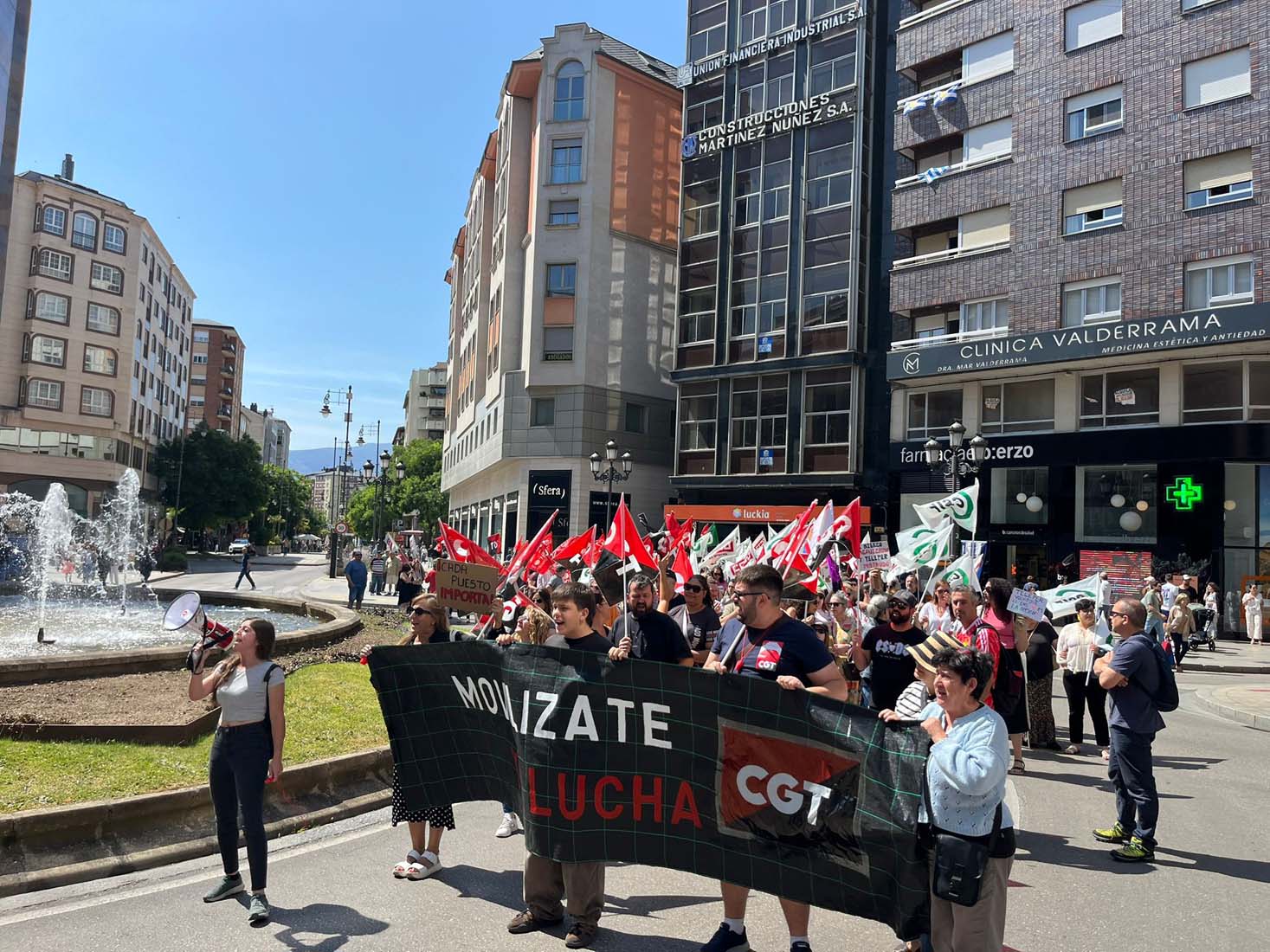 Concentración de CGT por el ERE de Teleperformance en Ponferrada 