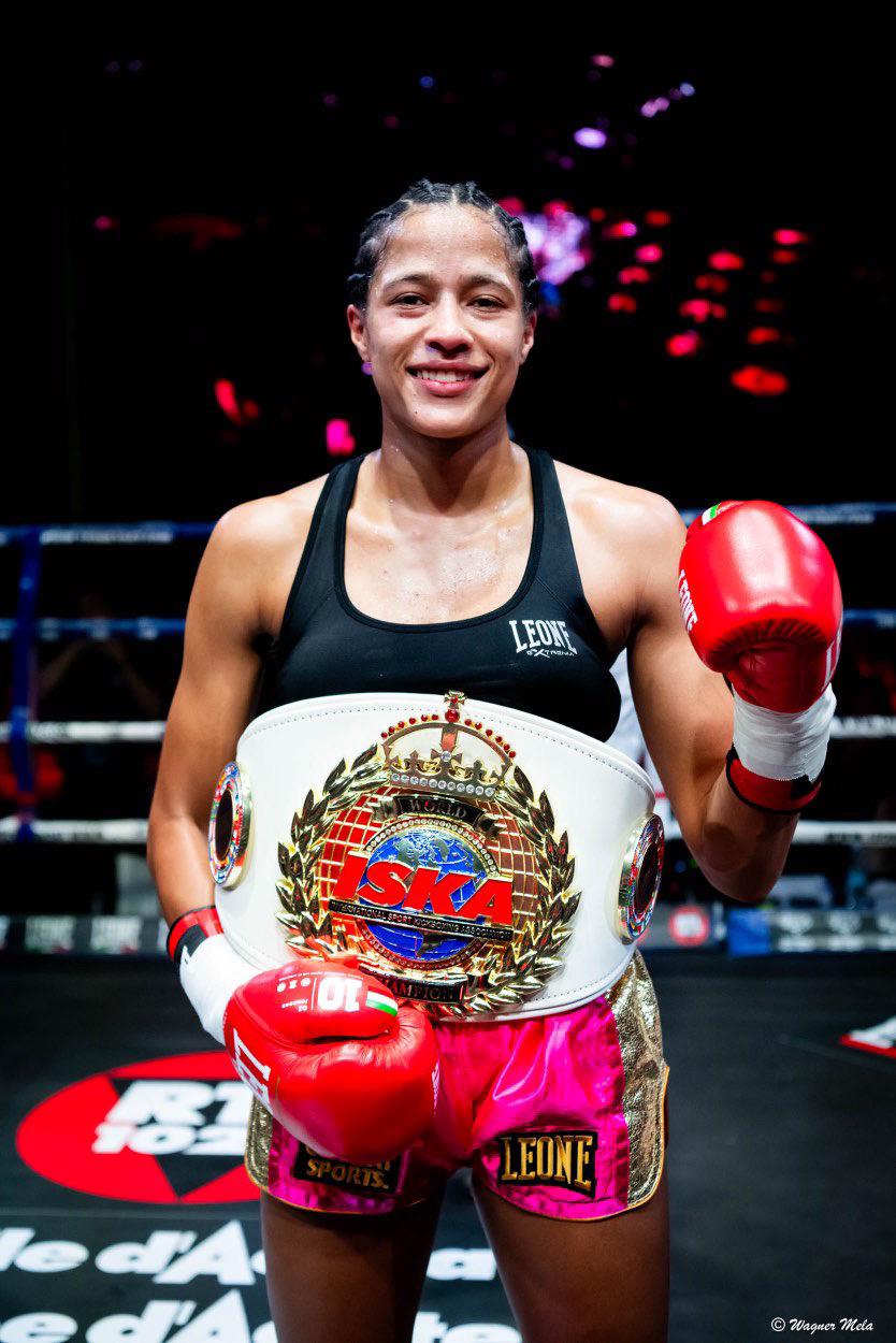 Débora Évora campeona del mundo de kickboxing