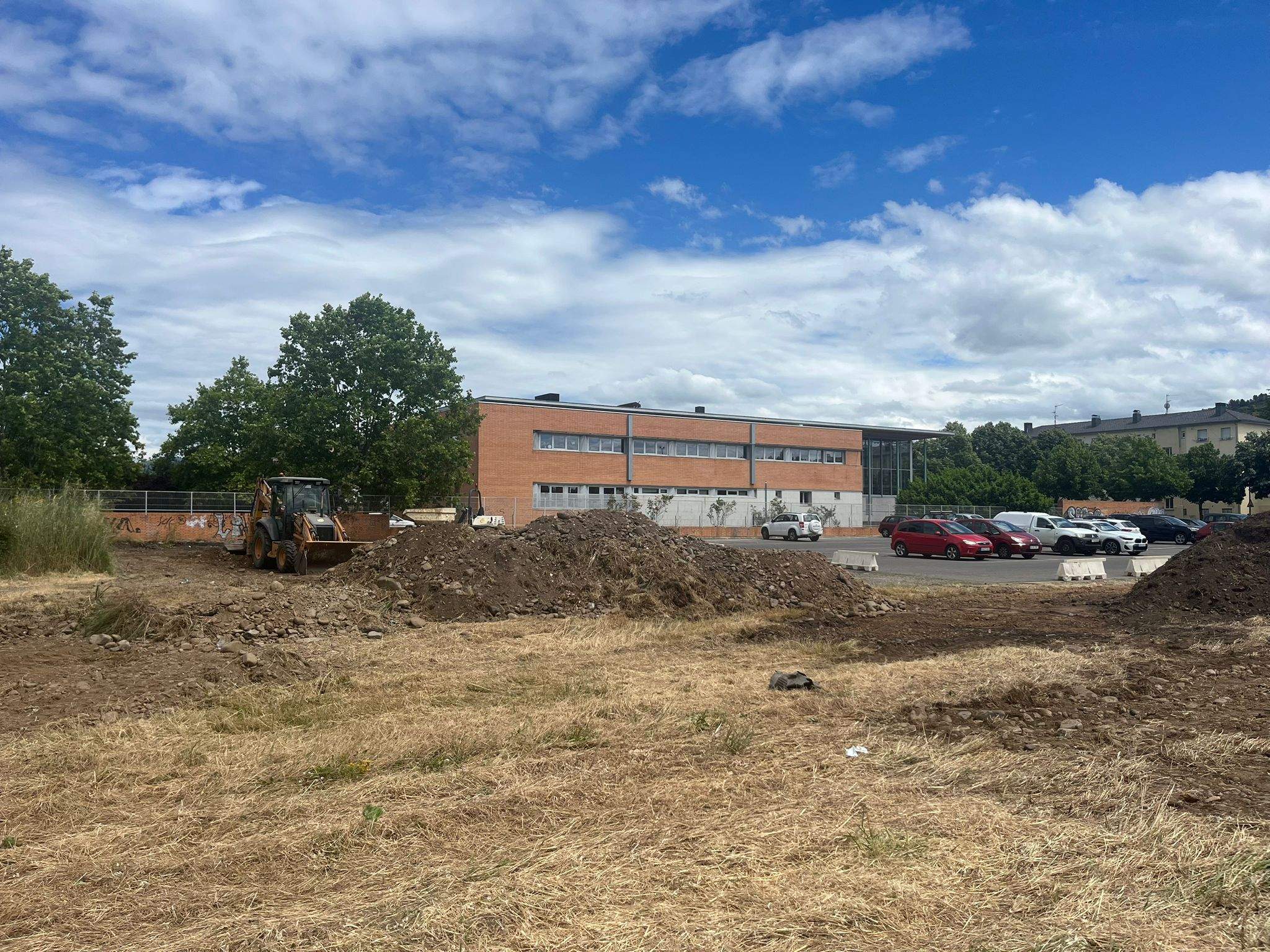 Obras del nuevo aparcamiento de Flores del Sil 