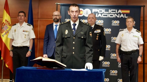 Toma de posesión del nuevo inspector jefe de la Comisaria de Astorga, Francisco Javier Martín. Fuente: Campillo, ICAL 
