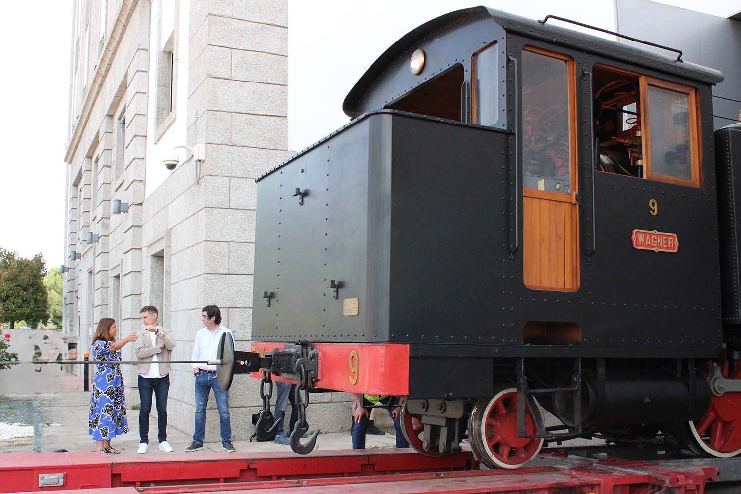 La histórica locomotora Wagner 9 deja las instalaciones de la Térmica Cultural para formar parte del proyecto del Ponfeblino