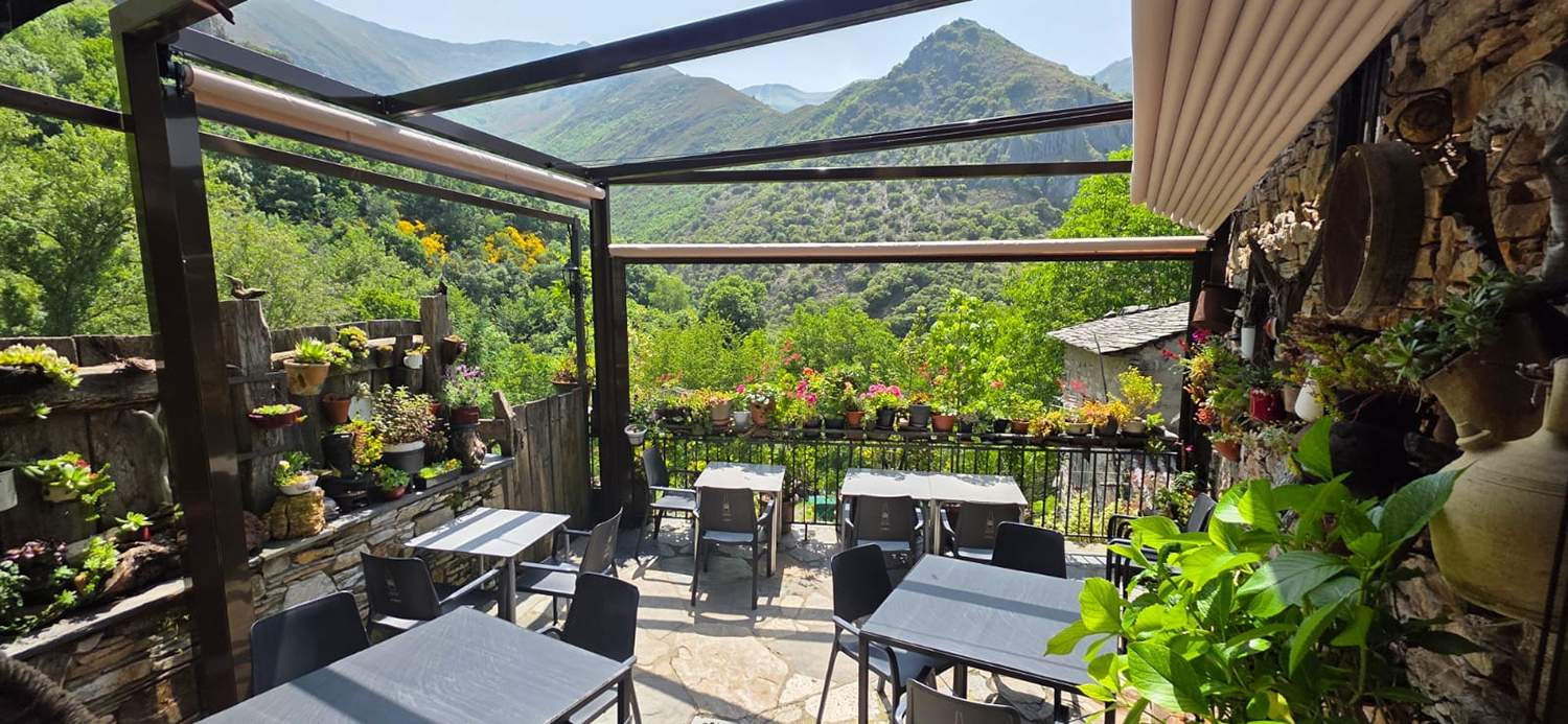 Terraza de la Cantina de Peñalba 2